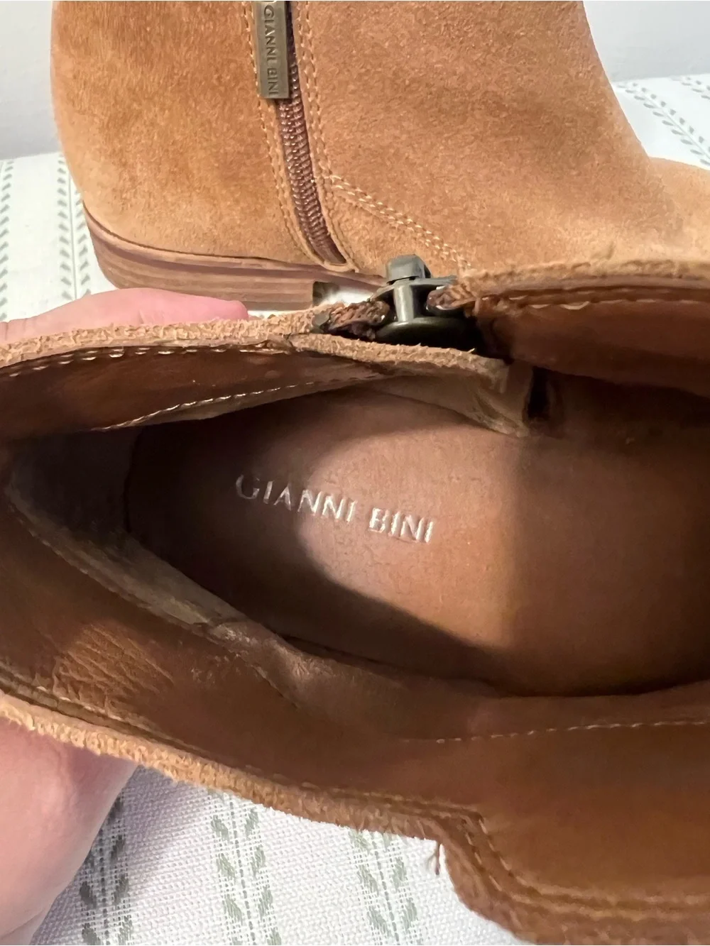 Gianni Bini suede chukka